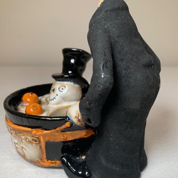 YANKEE Candle Halloween Tea Light holder Bobbing for Apples Ceramic - Picture 3 of 6